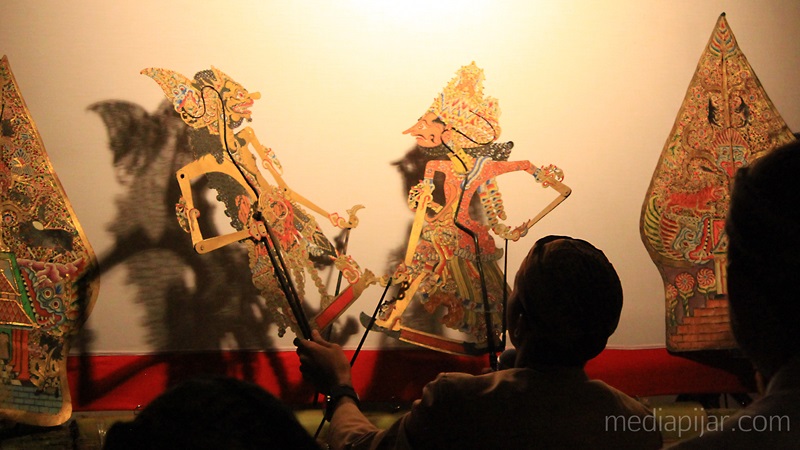 Beradu Pandang