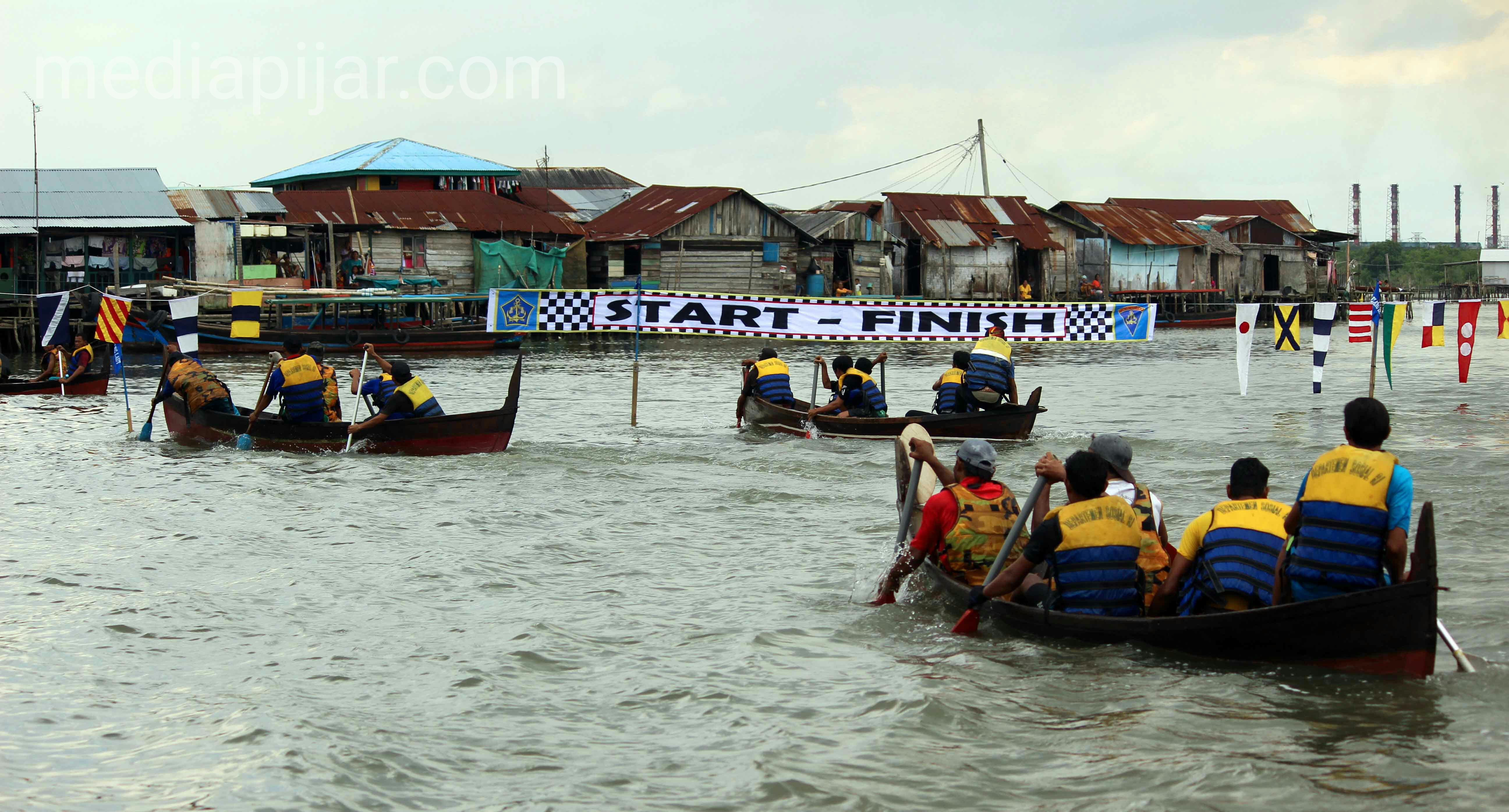 Mencapai finish agar menjadi sang juara dalam perlombaan untuk mendapatkan piala dari POMAL. (Fotografer : Dita Andriani)