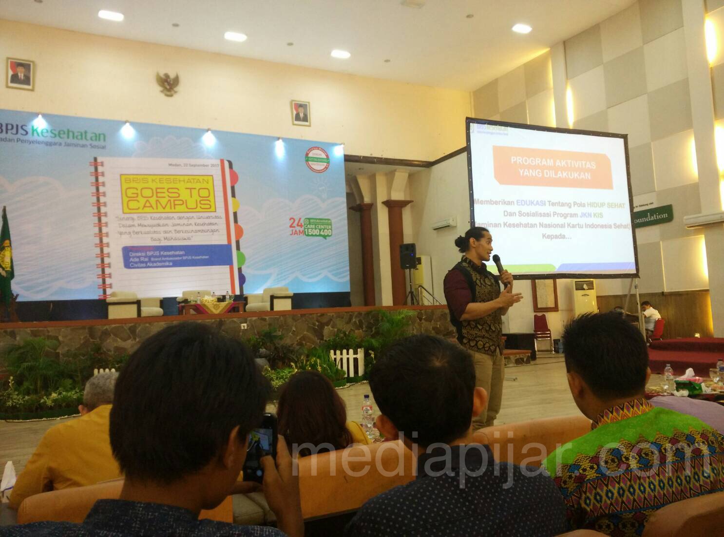 Penyampaian materi seputar kesehatan oleh Brand Ambasador BPJS kesehatan yaitu Ade Rai yang diselenggarakan di Gelanggang Mahasiswa Universitas Sumatera Utara (22/7). (Fotografer: Hermita Uli)