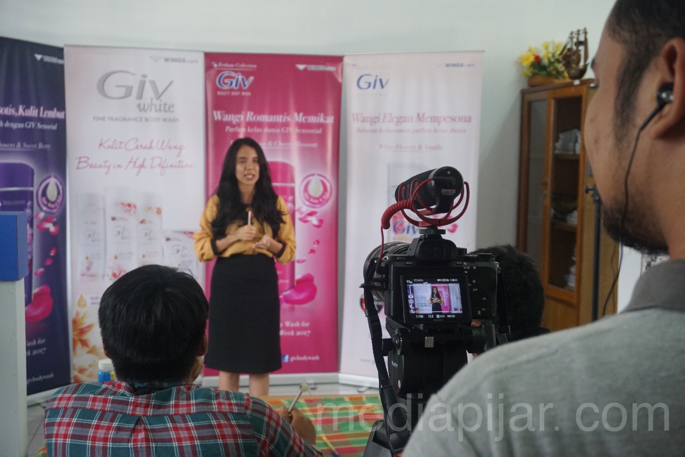 Sesi penyampaian berita oleh peserta Anchor Hunt sebagai Penilaian dalam lomba Speak Your Mind di Gedung C Departemen Ilmu Komunikasi FISIP USU (19/10).  (Fotografer: Mhd. Abdul Fattah) 