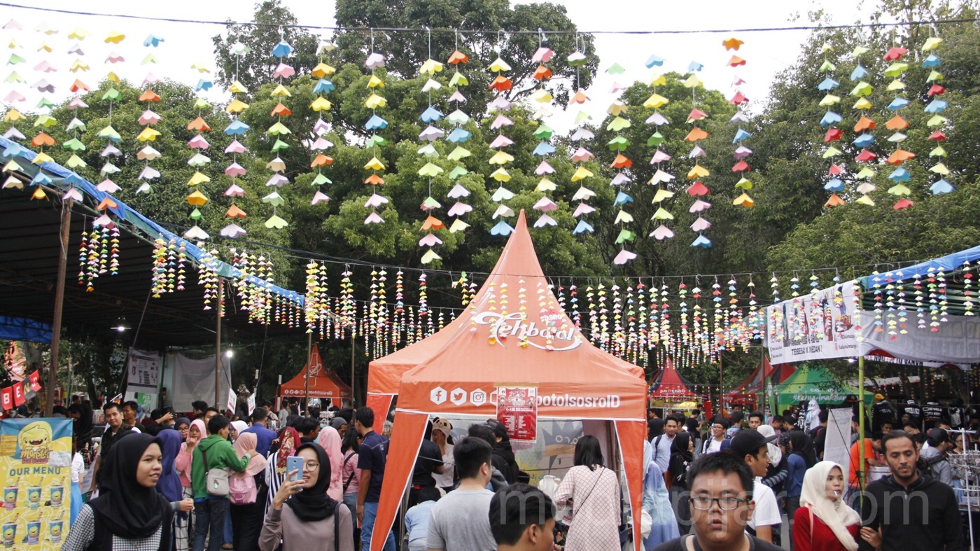 Tahun ini festival Bunkasai dilaksanakan pada 4-6 Mei di Fakultas Ilmu Budaya. Dalam festival kali ini banyak stand yang menyajikan makanan-minuman, pernak-pernik jejepangan, pendidikan ke Jepang dll (6/5). (Fotografer: Azka Fikri) 