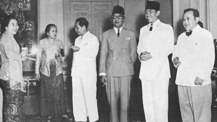Sjafruddin Prawiranegara saat bersama Sukarno (Sumber: Istimewa)