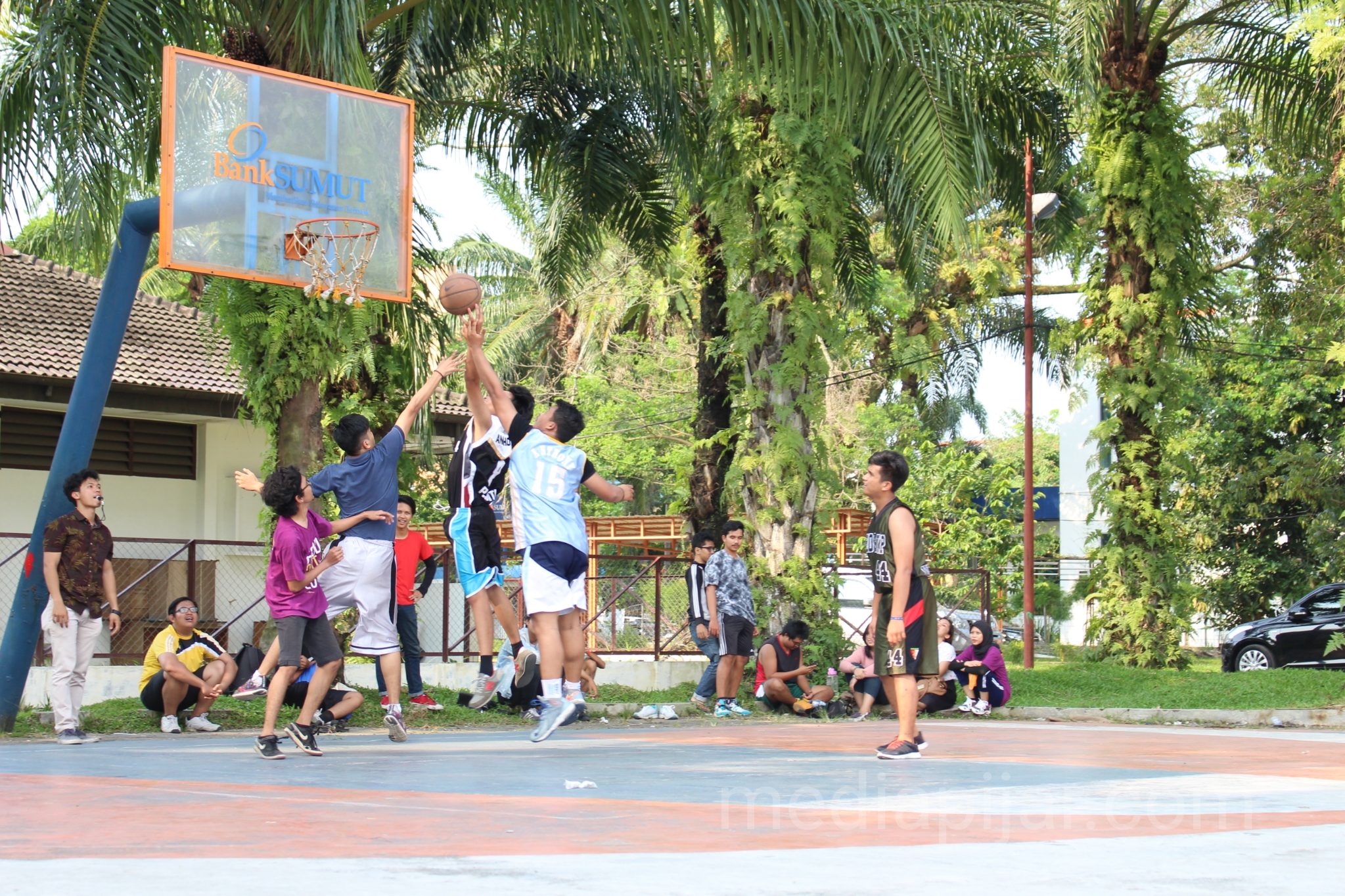 Olahraga Basket, idola para remaja. (Fotografer: Devanny Soraya)  